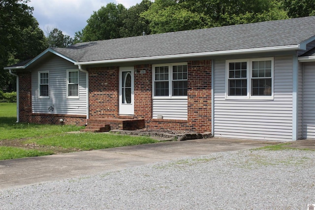 1725 Evelyn Dr, Paducah, KY 42003 - single story home featuring brick siding, entry steps, and a shingled roof
