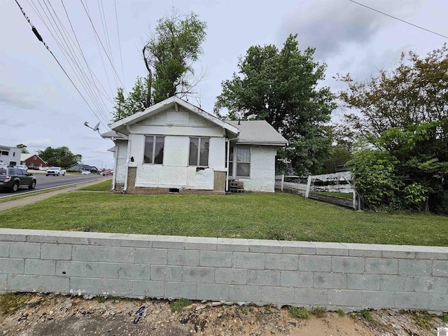 bungalow-style home with fence, a front lawn, and crawl space