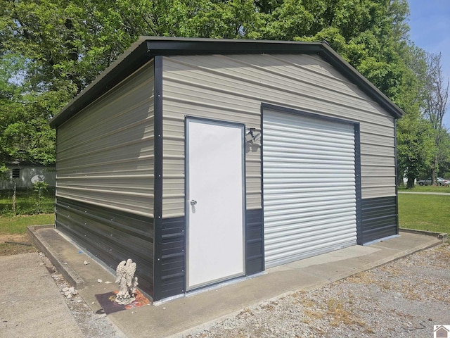 view of outdoor structure featuring an outdoor structure