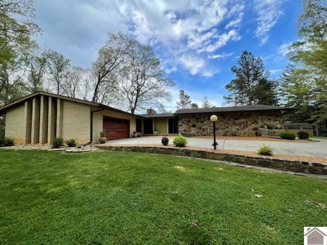 view of front of home featuring an attached garage and a front lawn