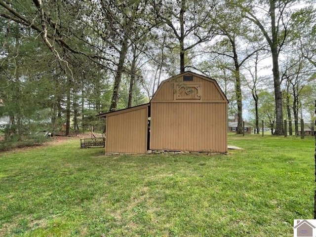 view of barn featuring a lawn