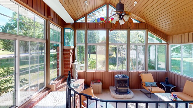 sunroom / solarium featuring a ceiling fan