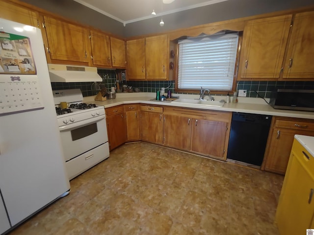 kitchen featuring under cabinet range hood, a sink, white appliances, and tasteful backsplash