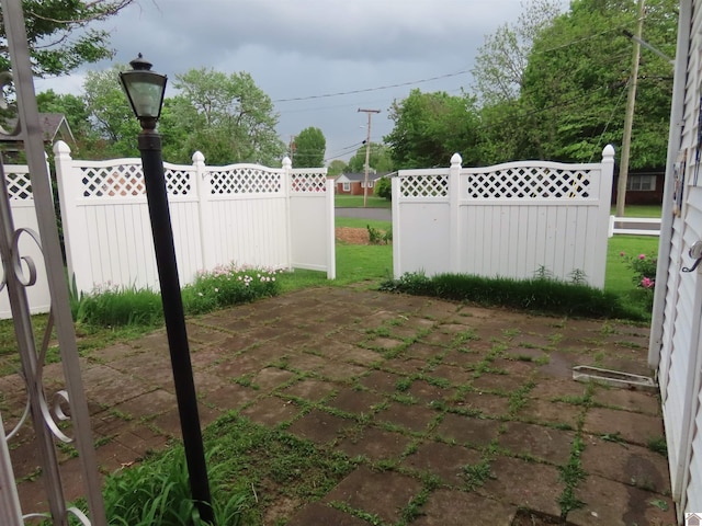 1214 Wilton Ave, Mayfield, KY 42066 - view of patio / terrace with fence