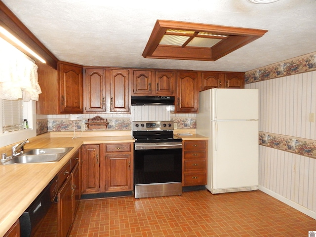 2286 Murray Hwy, Benton, KY 42025 - kitchen with electric range, a sink, dishwasher, freestanding refrigerator, and under cabinet range hood