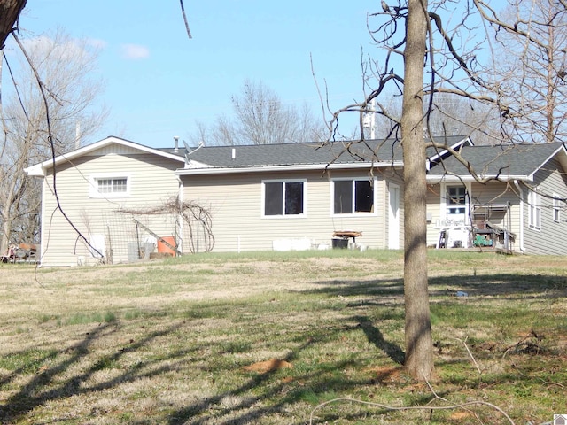 2286 Murray Hwy, Benton, KY 42025 - rear view of house featuring roof with shingles and a yard