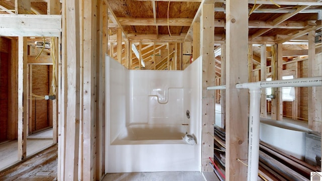 bathroom featuring a tub