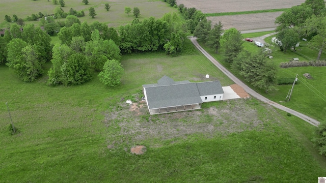 birds eye view of property featuring a rural view