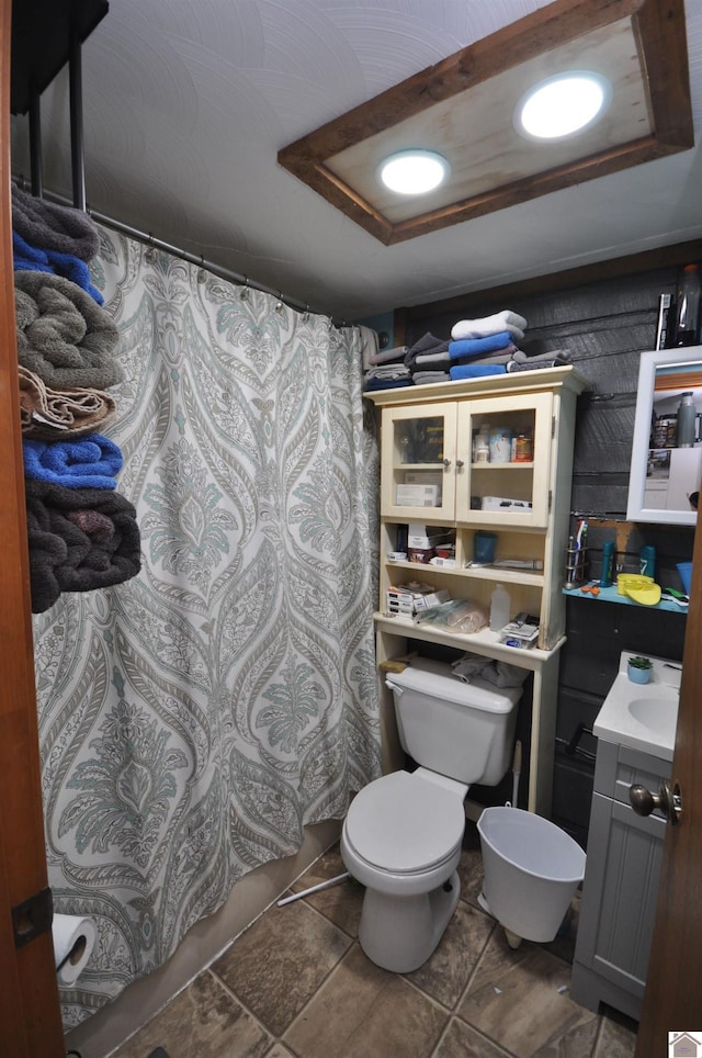 198 Mandor Rd, Hardin, KY 42048 - bathroom with vanity, toilet, and a shower with shower curtain