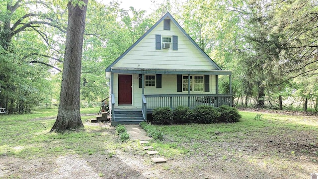 110 Clark Ln, Paducah, KY 42003 - bungalow-style home featuring a porch