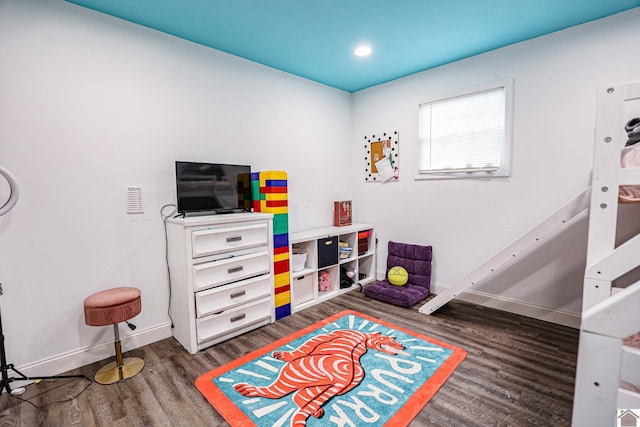 playroom with recessed lighting, baseboards, and wood finished floors