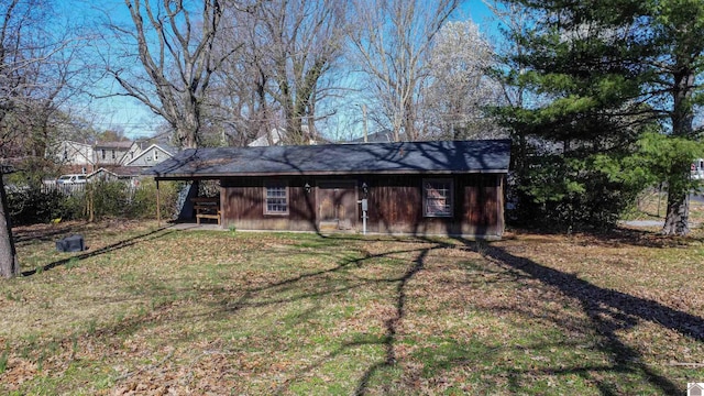 back of house featuring a yard