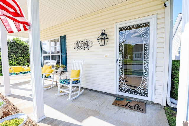 entrance to property featuring covered porch