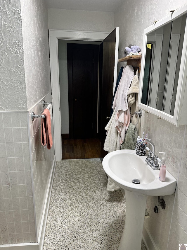 203 N 17th, Murray, KY 42071 - bathroom with a textured wall and tile walls