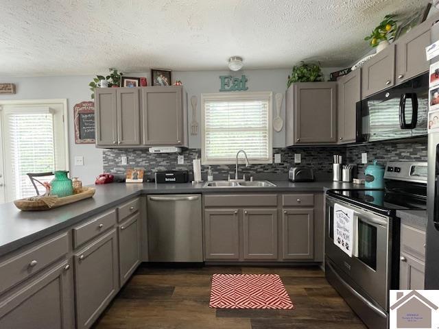 695 Heritage Trce, Cadiz, KY 42211 - kitchen with stainless steel appliances, a sink, gray cabinets, a textured ceiling, and decorative backsplash