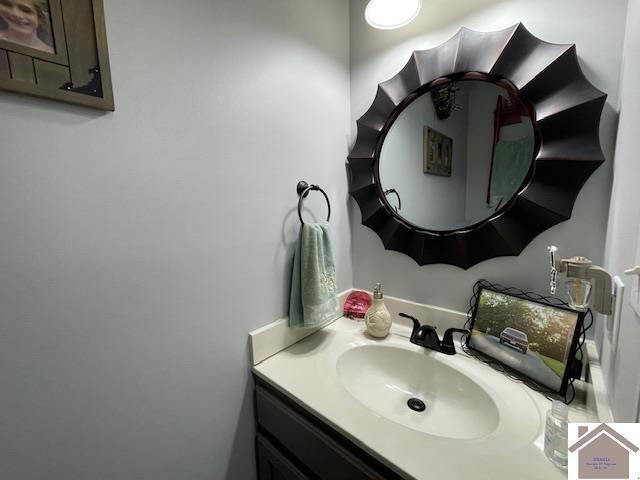 695 Heritage Trce, Cadiz, KY 42211 - bathroom featuring vanity