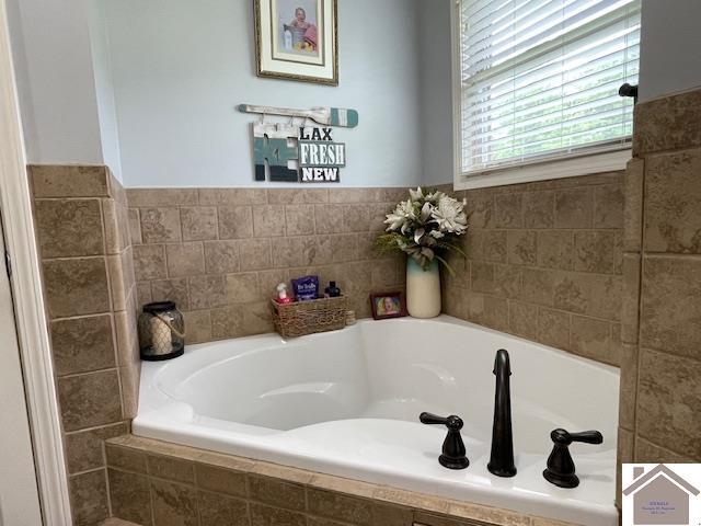 695 Heritage Trce, Cadiz, KY 42211 - full bath with a bath