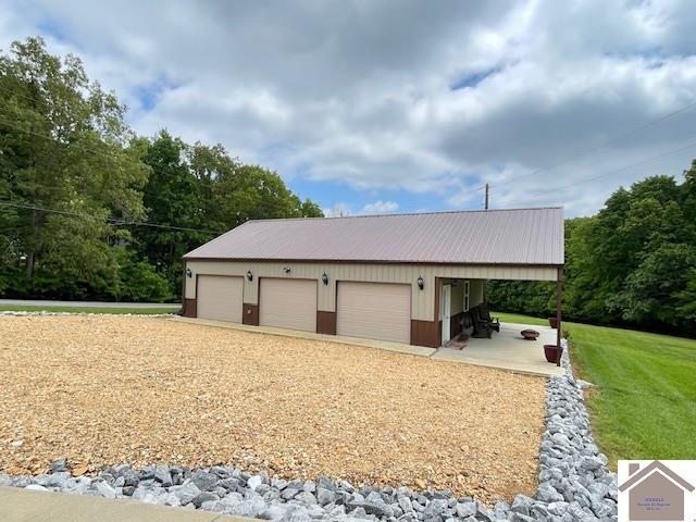 695 Heritage Trce, Cadiz, KY 42211 - garage with a garage