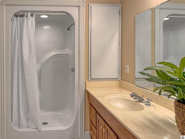 730 Rob Mason Rd, Murray, KY 42071 - bathroom featuring a shower with curtain and vanity