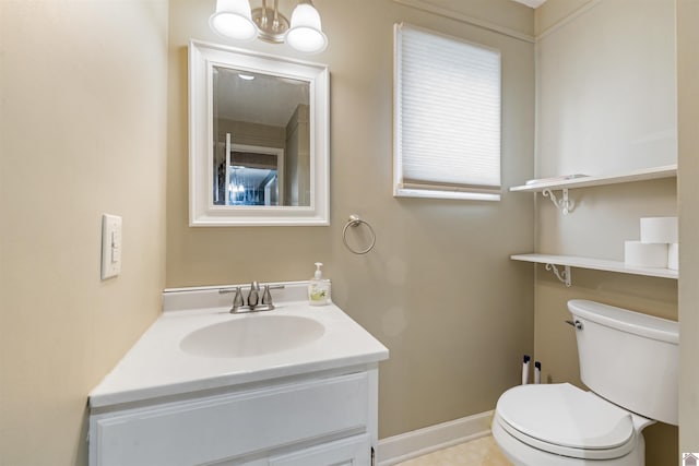 521 Whitnell Ave, Murray, KY 42071 - bathroom featuring toilet, vanity, and a chandelier