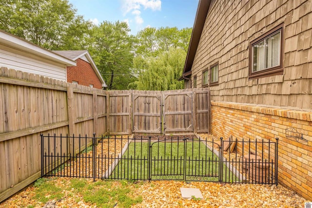 521 Whitnell Ave, Murray, KY 42071 - fenced backyard featuring a gate