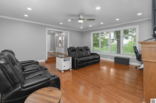 890 Ridge Rd, Gilbertsville, KY 42044 - living room featuring ceiling fan, recessed lighting, baseboards, light wood-style flooring, and ornamental molding