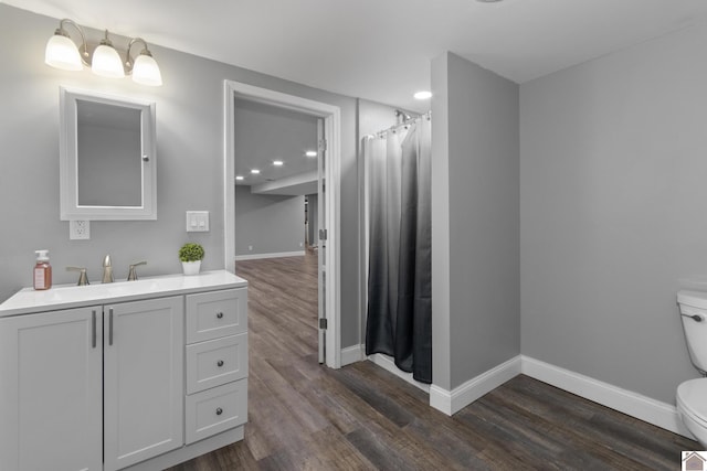 890 Ridge Rd, Gilbertsville, KY 42044 - full bathroom featuring toilet, wood finished floors, baseboards, recessed lighting, and a shower with shower curtain