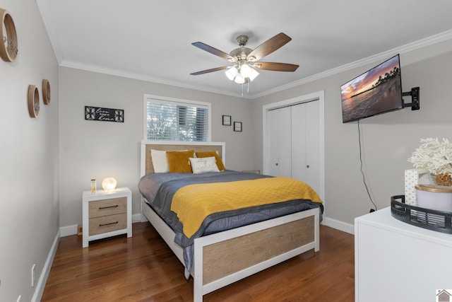 890 Ridge Rd, Gilbertsville, KY 42044 - bedroom with wood finished floors, ornamental molding, a closet, baseboards, and ceiling fan