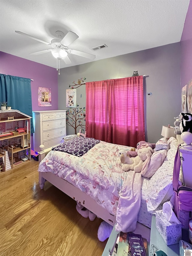 478 Lovers Ln, Benton, KY 42025 - bedroom with wood finished floors, ceiling fan, and a textured ceiling