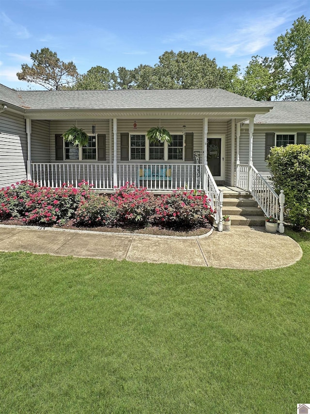 478 Lovers Ln, Benton, KY 42025 - single story home featuring a porch, a front yard, and a shingled roof