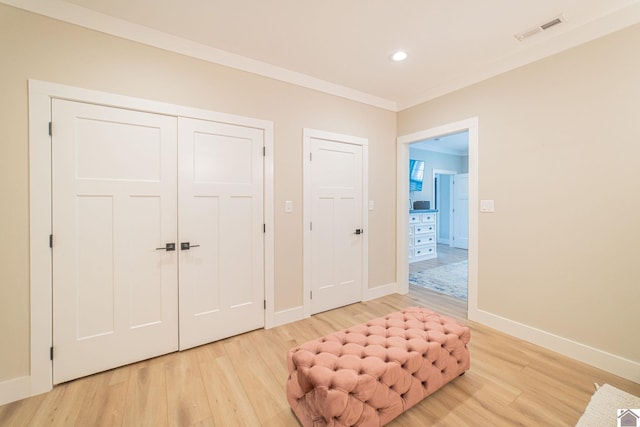 113 Captain Ln, Gilbertsville, KY 42044 - bedroom with light wood-type flooring, baseboards, recessed lighting, and crown molding