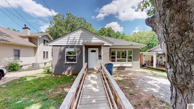 509 S 6th St, Murray, KY 42071 - view of front facade featuring brick siding and a front yard