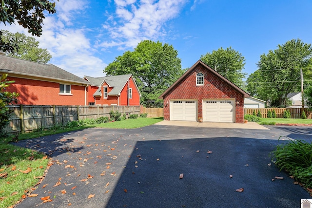 1931 Jefferson St, Paducah, KY 42001 - detached garage with fence