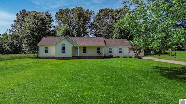 200 Lions Den Ln, Paducah, KY 42003 - single story home with crawl space, a front lawn, and concrete driveway