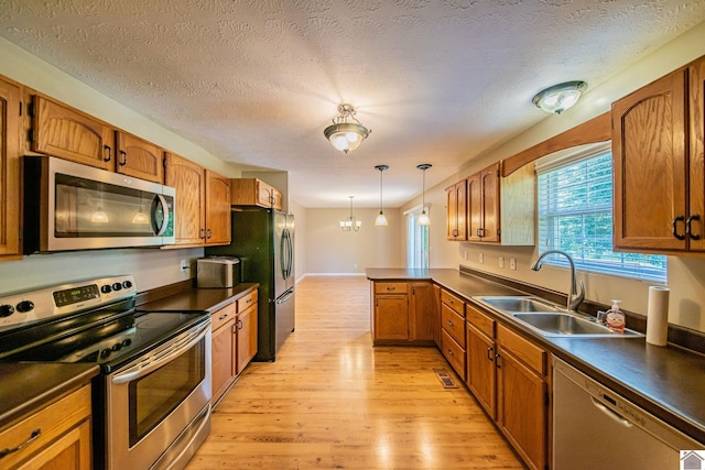 200 Lions Den Ln, Paducah, KY 42003 - kitchen with stainless steel appliances, dark countertops, a peninsula, and a textured ceiling