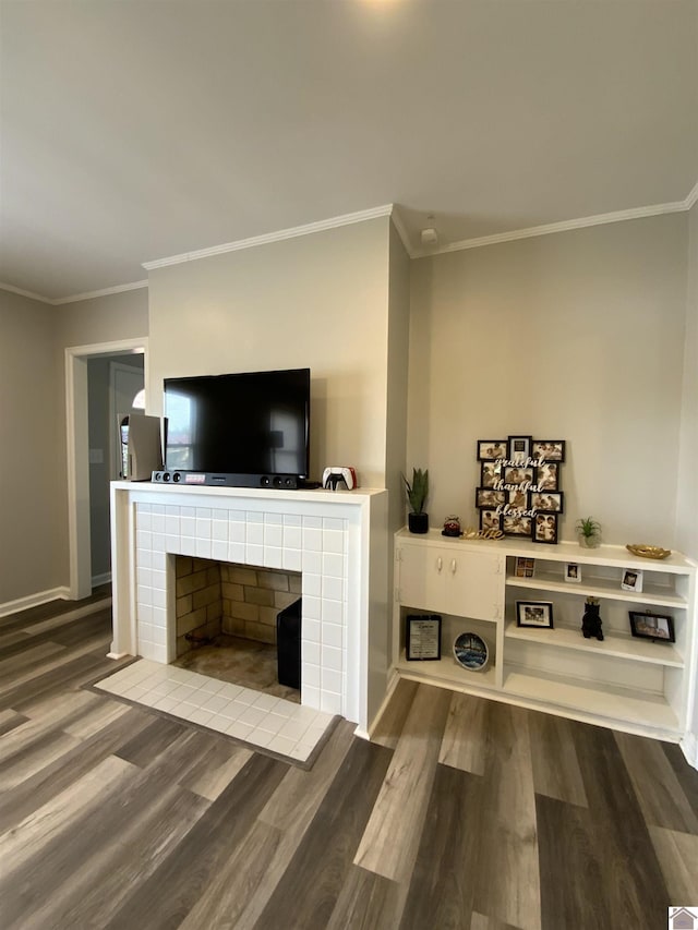 3827 Howle, Paducah, KY 42003 - living area featuring wood finished floors, crown molding, and baseboards