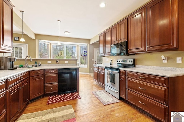 2007 Atkins Way, Murray, KY 42071 - kitchen with black appliances, a sink, light wood-style floors, a peninsula, and light countertops