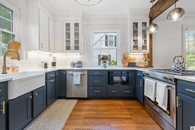 341 Friedman Ave, Paducah, KY 42001 - kitchen featuring appliances with stainless steel finishes, a sink, white cabinets, and crown molding