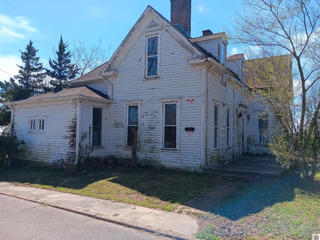 703 Fulton St, Hickman, KY 42050 - view of front of property with a front yard and a chimney