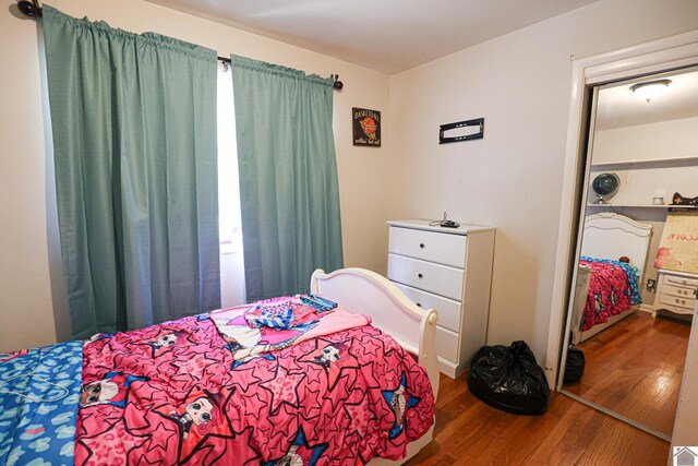 1124 Friedman Ln, Paducah, KY 42001 - bedroom with wood finished floors