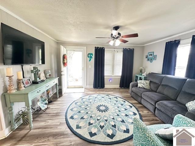 3944 Old Mayfield Rd, Paducah, KY 42003 - living room featuring ornamental molding, a ceiling fan, wood finished floors, and baseboards