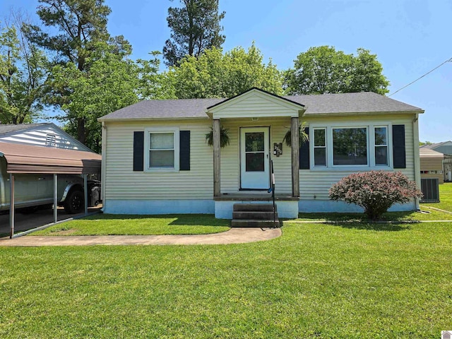 2230 Seneca Ln, Paducah, KY 42001 - bungalow-style home featuring a front yard, a carport, and a shingled roof