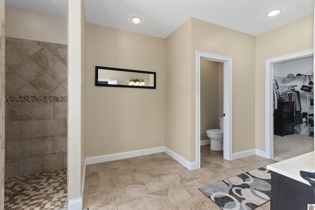 115 Pinewood Trl, West Paducah, KY 42086 - full bathroom featuring toilet, a tile shower, a spacious closet, and baseboards
