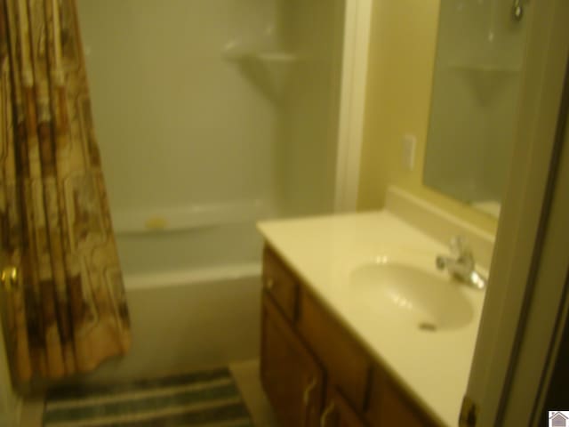 115 Meadowbrook Dr, Cadiz, KY 42211 - full bath with vanity