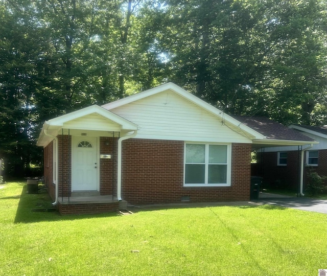 908 N 21st St, Paducah, KY 42001 - view of front facade with a front yard and brick siding