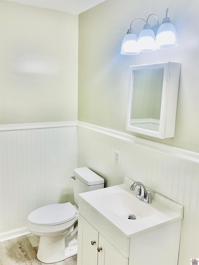 908 N 21st St, Paducah, KY 42001 - bathroom with wainscoting, toilet, and vanity