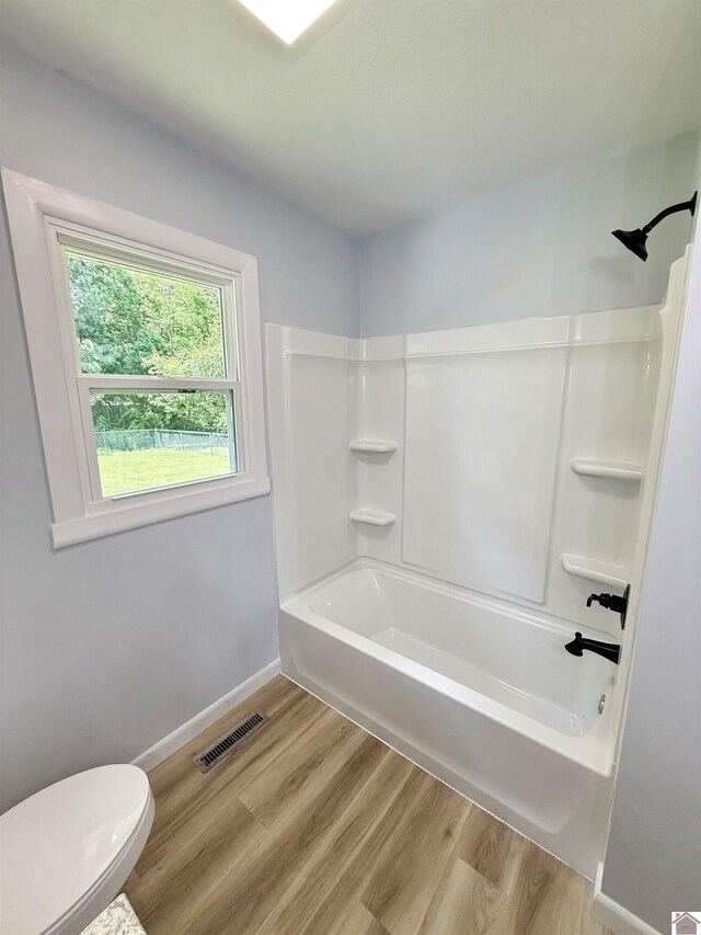 701 N 18th St, Murray, KY 42071 - full bathroom featuring wood finished floors,  shower combination, toilet, and baseboards