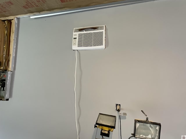 10187 E U S Highway 68, Benton, KY 42025 - detailed view of a wall mounted AC