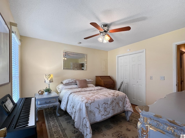 189 Edinborough W, Murray, KY 42071 - bedroom featuring wood finished floors, a closet, a ceiling fan, heating unit, and a textured ceiling