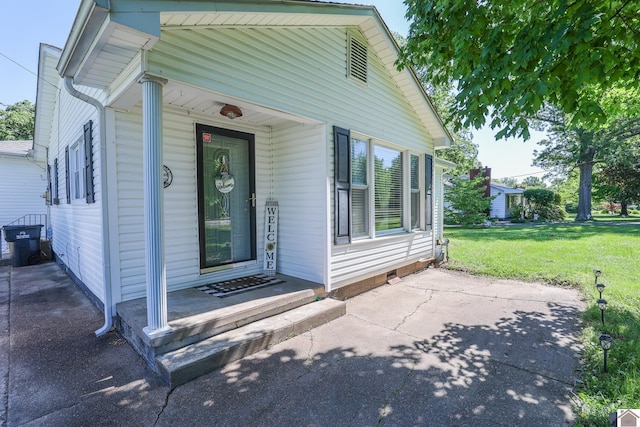 157 Calvert Dr, Paducah, KY 42003 - entrance to property featuring a yard
